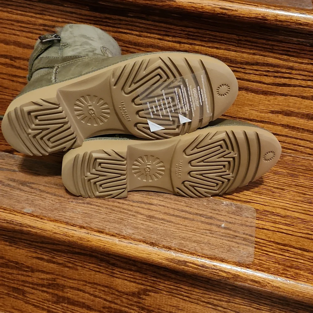 NEW UGG Romely Buckle olive boots size 5